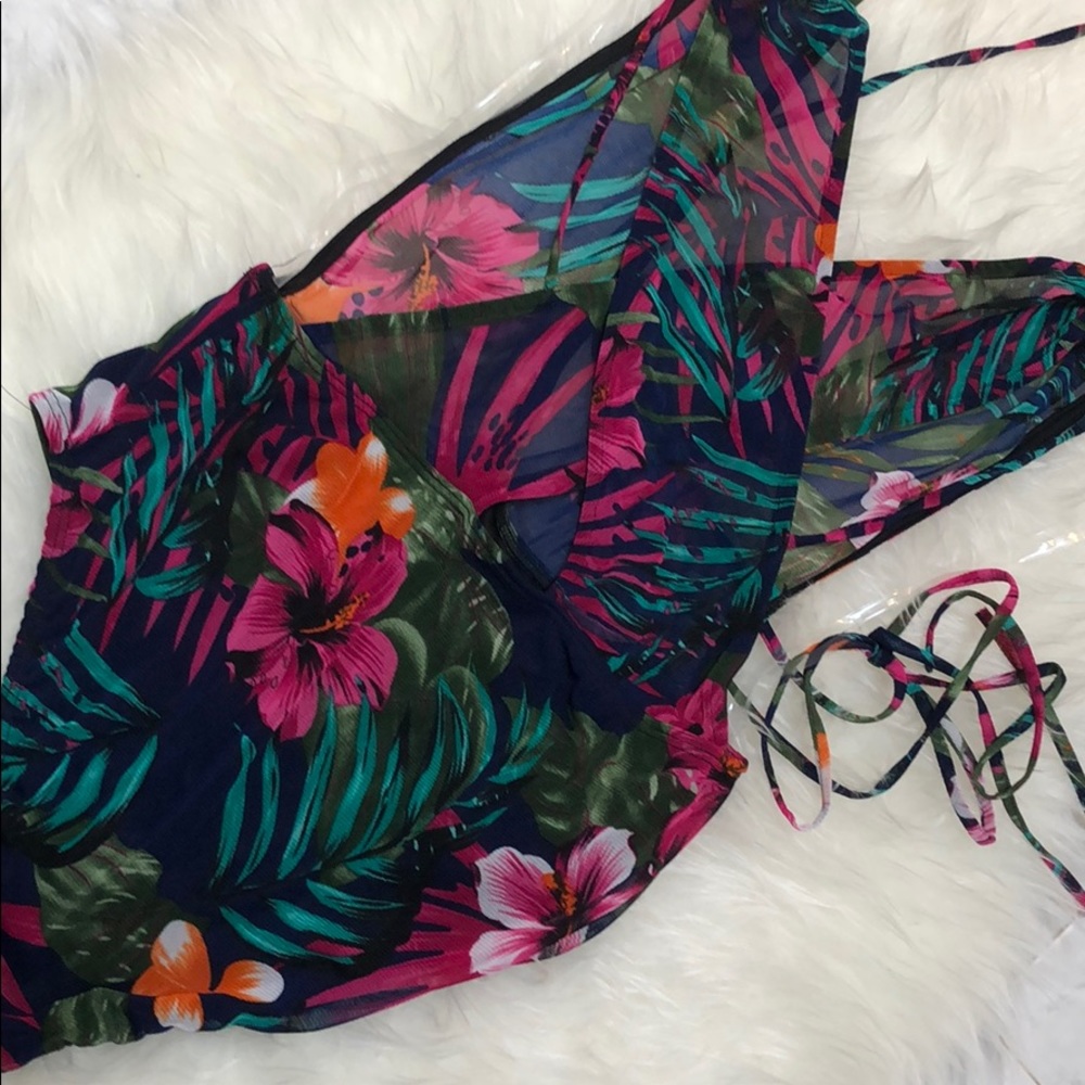 SEXY & FLIRTY 2 piece SWIM SET - Picture 6 of 8